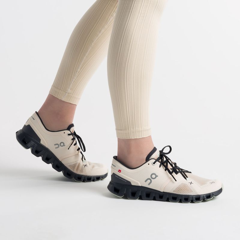 Дамски обувки за бягане On Cloud X 3 beige 6098694 2