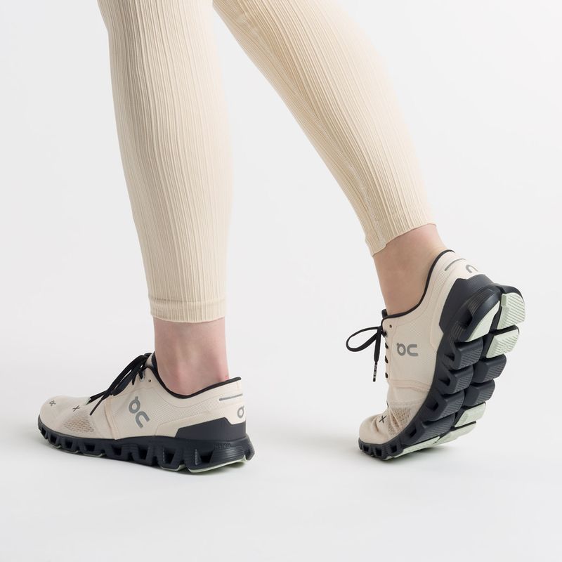Дамски обувки за бягане On Cloud X 3 beige 6098694 3
