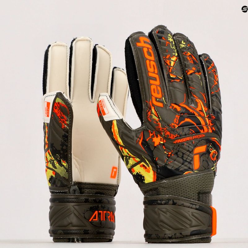 Детски вратарски ръкавици Reusch Attrakt Solid Finger Support Junior зелени 5372010-5556 9