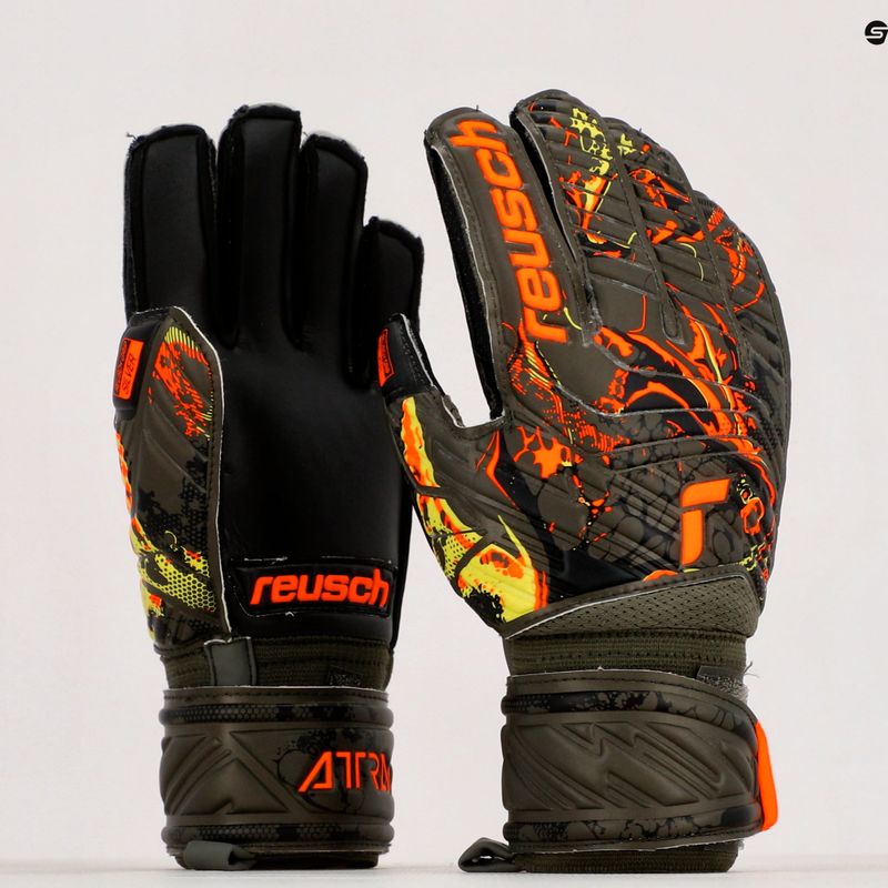 Детски вратарски ръкавици Reusch Attrakt Silver Junior зелени 5372015-5555 9