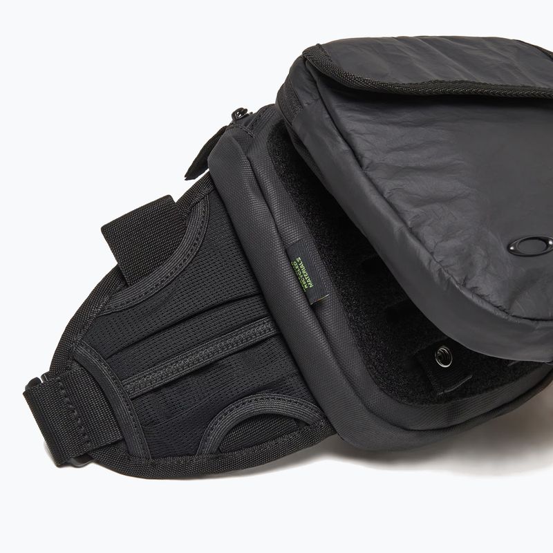 Чантичка за кръстна Oakley Latitude Flex 6,5 l blackout 4