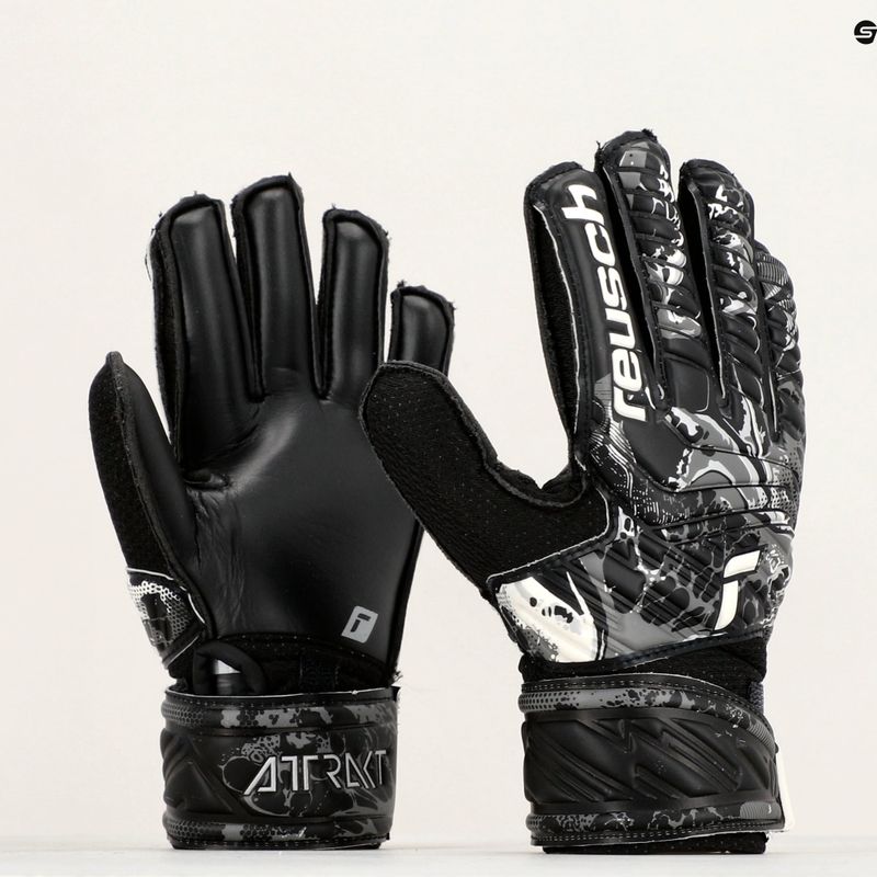Детски вратарски ръкавици Reusch Attrakt Solid Junior черни 5372515-7700 9