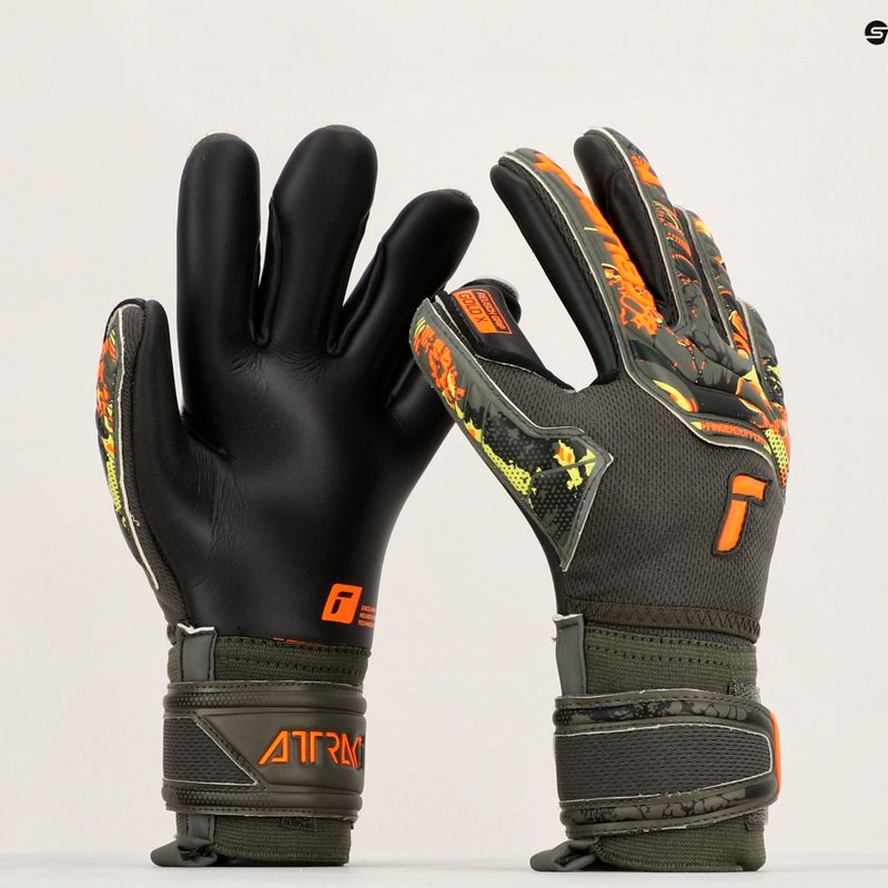 Reusch Attrakt Gold X Finger Support Младши вратарски ръкавици зелено-черни 5372050-5555 11
