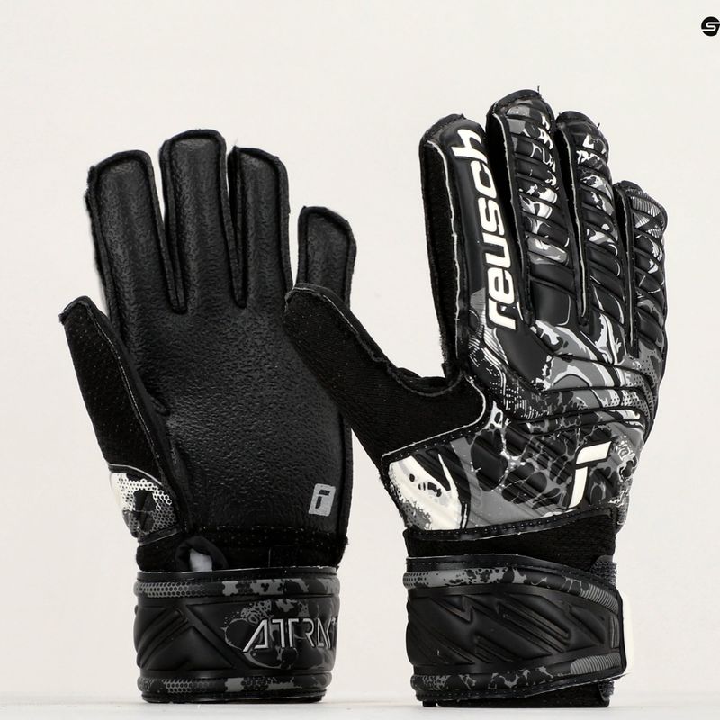 Reusch Attrakt Resist Junior детски вратарски ръкавици черни 5372615-7700 9