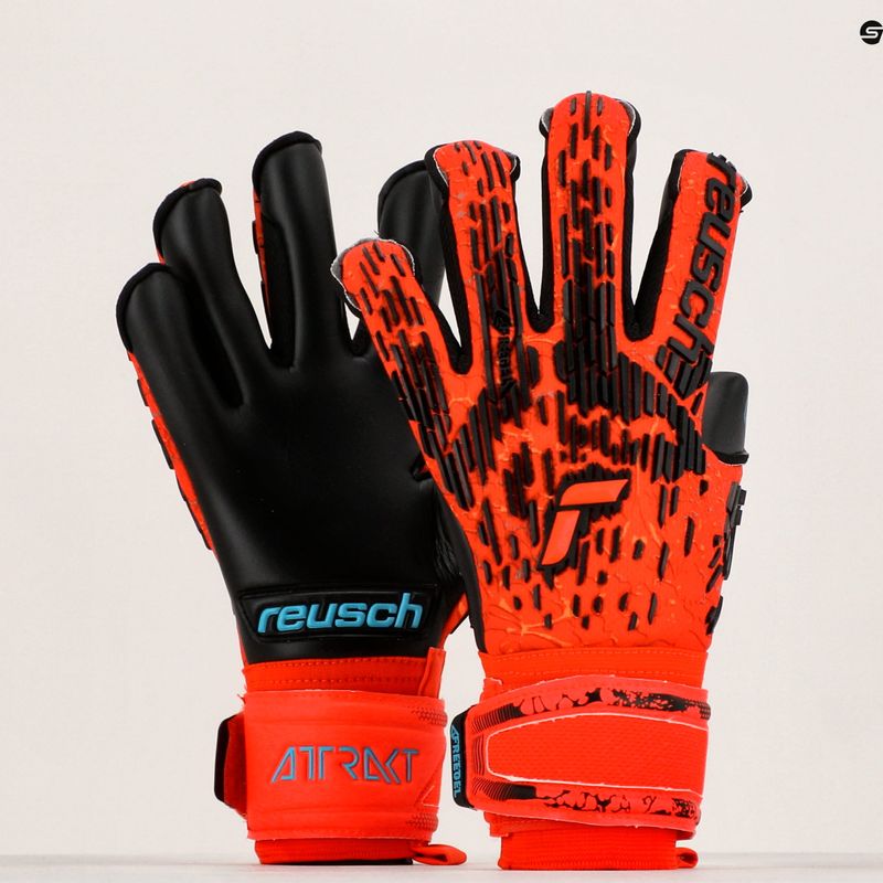 Reusch Attrakt Freegel Gold Evolution Cut вратарски ръкавици червени 5370135-3333 9