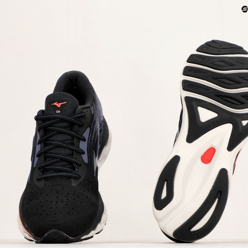 Дамски обувки за бягане Mizuno Wave Sky 6 black/quicksilver/hot coral 12