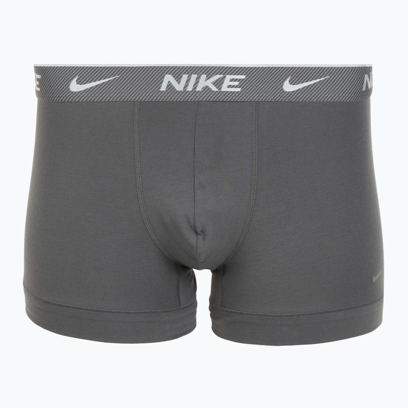 Мъжки боксерки Nike Everyday Cotton Stretch Trunk 3 чифта черно/желязна игра/студено сиво с висока лъскава текстура wb 3