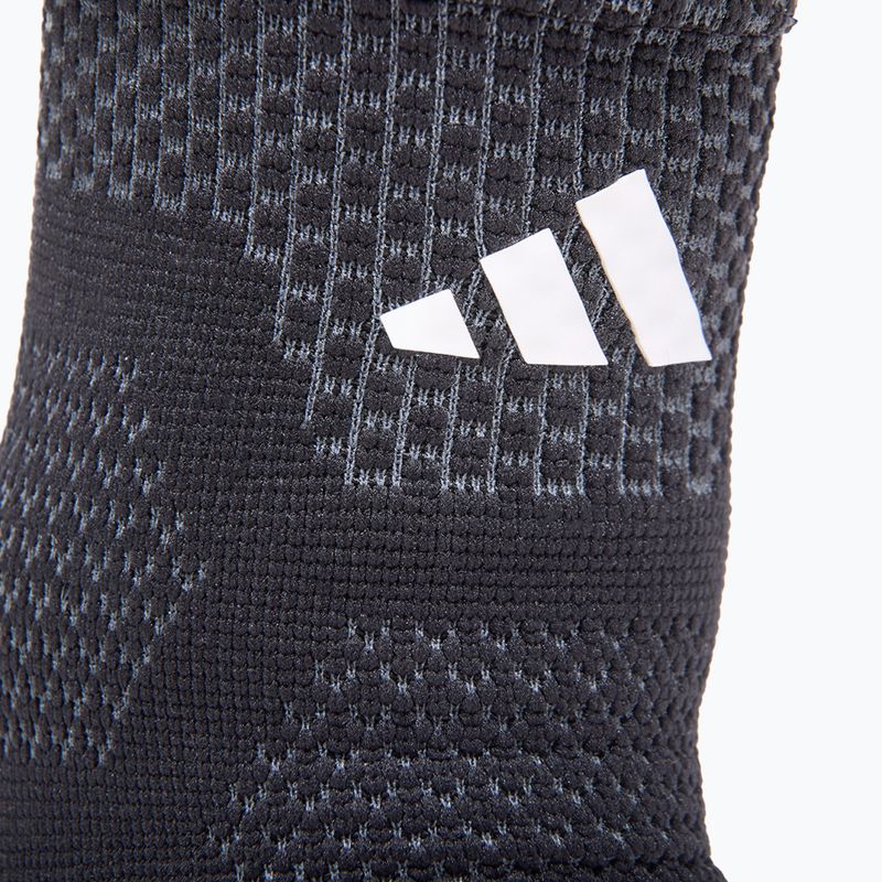 Стабиализатор за глезен adidas Essential Ankle Support black 4