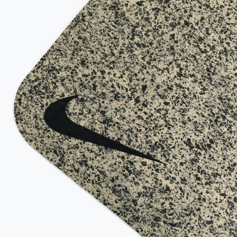 Nike Flow постелка за йога 4 мм сива N1002410-119 3
