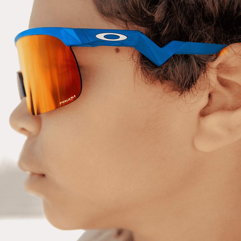 Детски слънчеви очила Oakley Resistor sky blue/prizm ruby 10
