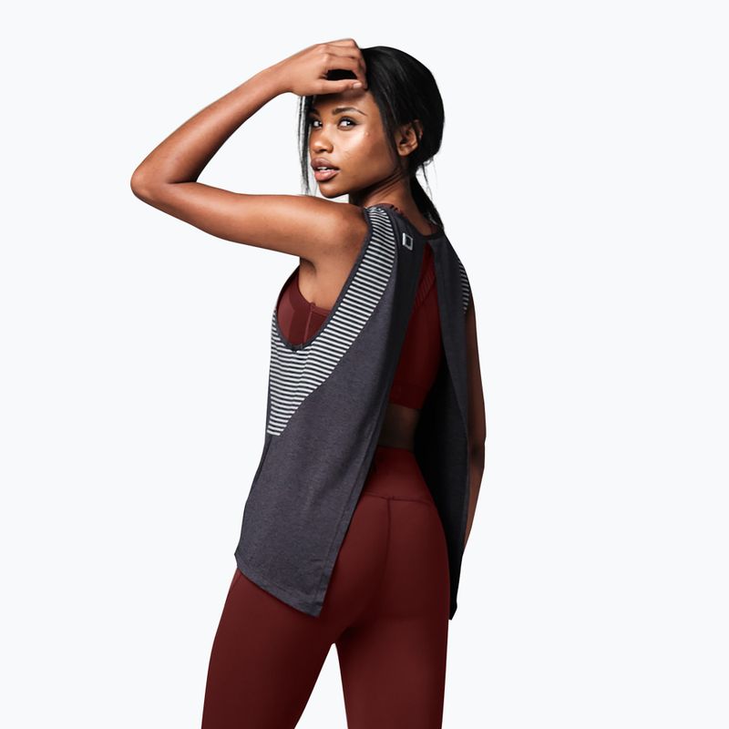 Дамски тренировъчен потник STRONG ID черен с отворен гръб Z1T02517 3