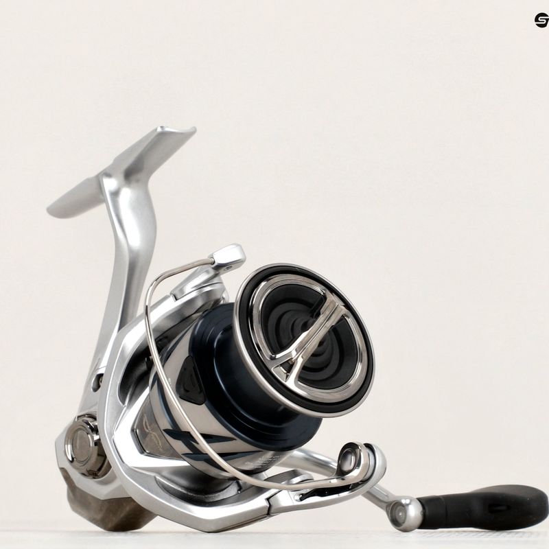 Сребърна спинингова макара Shimano Stradic FM 7