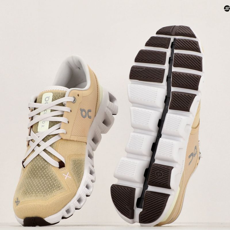 Дамски обувки за бягане On Cloud X 3 savannah/frost 10