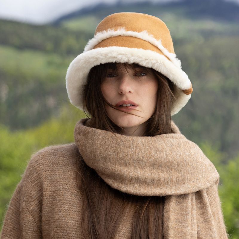 Дамска шапка с периферия EMU Australia Sheepskin chestnut 6