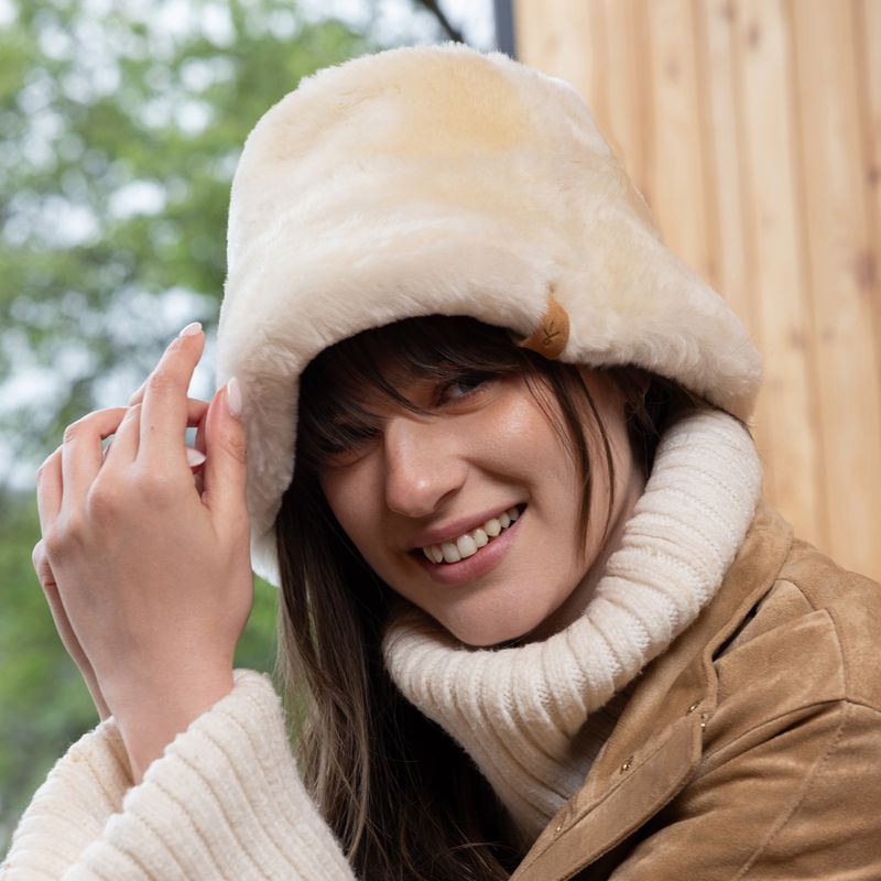 Дамска шапка с периферия EMU Australia Sheepskin chestnut 7