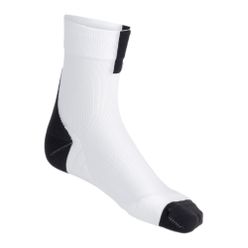 CEP мъжки къси чорапи за бягане с компресия 3.0 бели WP5B8X2000