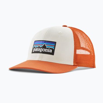 Бейзболна шапка Patagonia P-6 Logo Trucker white w/redtail rust