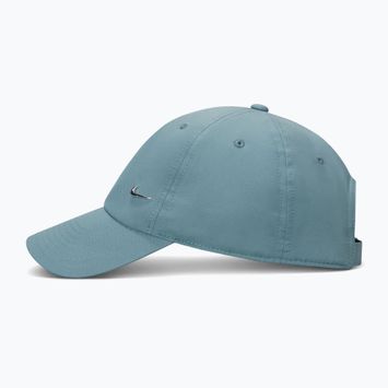 Шапка с козирка Nike Dri-Fit Club Unstructured Metal Swoosh Mineral slate/metallic silver