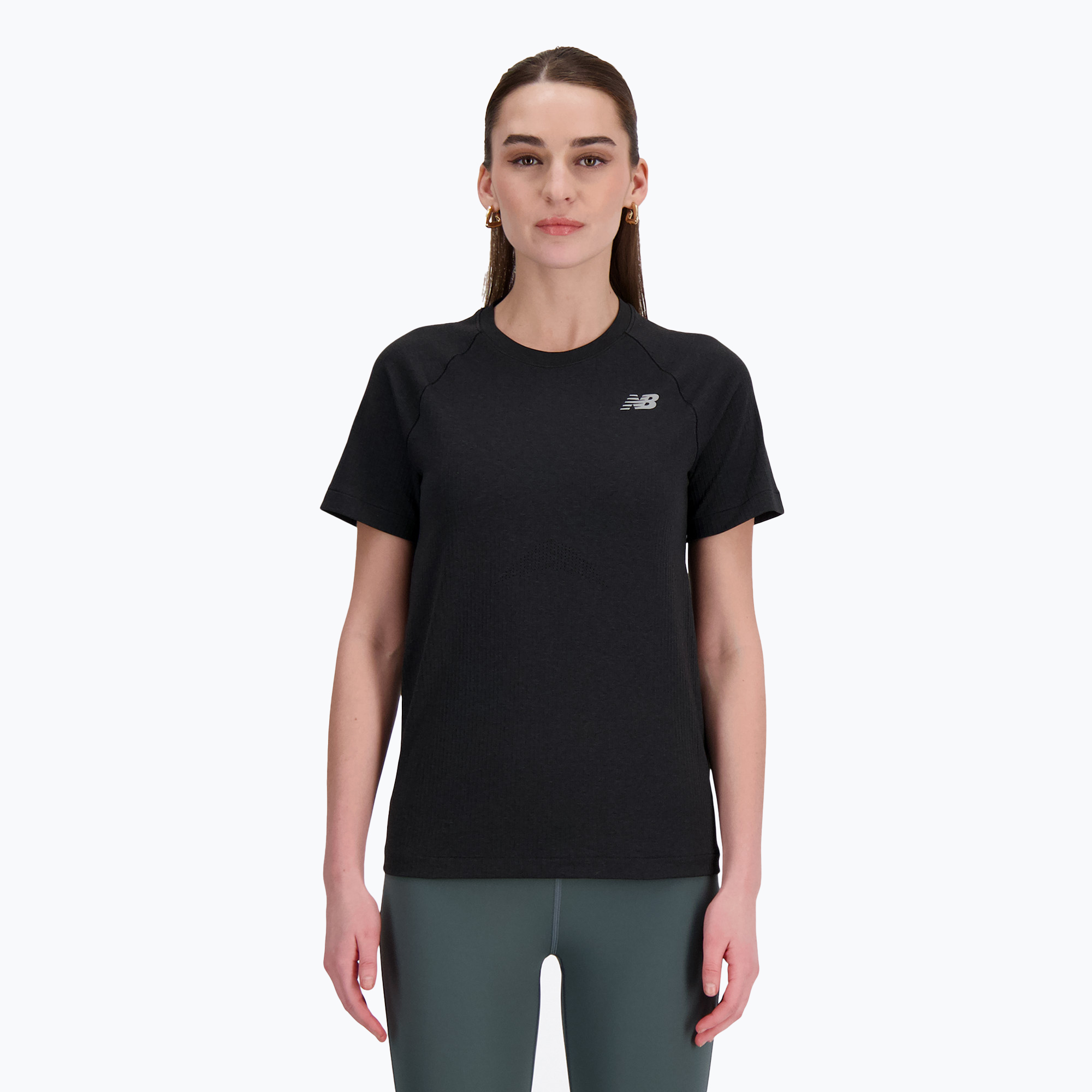 New Balance Безшевна черна тениска за жени